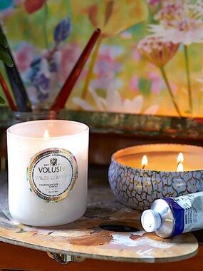 Voluspa Coconut Wax WildFlowers Scent Luxury Candle with Lid 9.5 ounces NEW